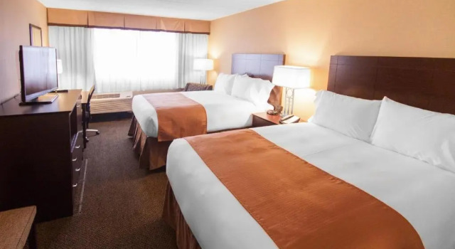 Четырёхместный номер Standard Garner Hotel Wadsworth by IHG