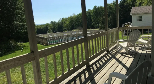 Четырёхместный номер Standard с балконом Lincolnville Motel