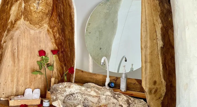Тент с видом на залив Rock and Sea Resort