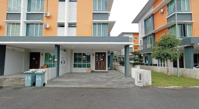 Oyo 90187 Hello Kitty Homestay - Gated Sibu, Rezerwuj Hotel Hotele w Sarawak z parkingiem, Parking