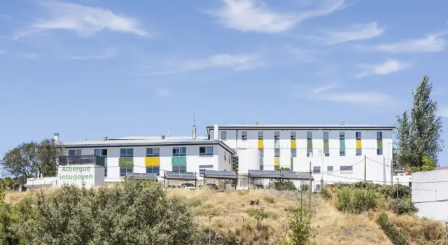 Albergue Inturjoven Constantina, Забронировать Хостел Константина Sierra Norte de Sevilla, рядом с Замок Константина