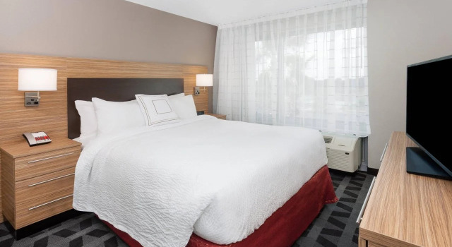 TownePlace Suites by Marriott Titusville Kennedy Space Center, Varaa Hotelli Hotellit Space Coast pysäköinnillä, Pysäköinti