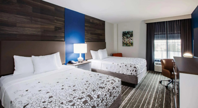 Четырёхместный номер Standard La Quinta by Wyndham Owasso