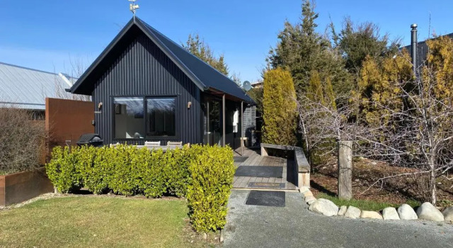 Коттедж Black Beech House with Stunning Outdoor Bath