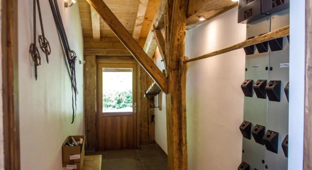 Шале Ferme Liberté - stunning, comfortable, & modern sleeps 14- private mini van