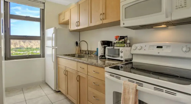 Номер Standard Waikiki Banyan - Ocean View Tower 2 Suite 3214