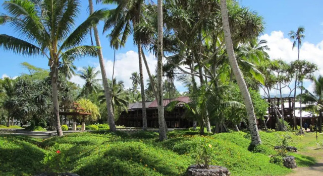 Люкс Coconuts Beach Club Resort and Spa