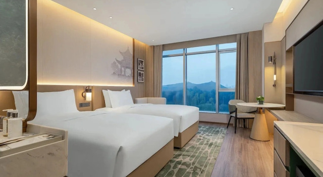 Четырёхместный номер Standard Holiday Inn Jinan Thousand Buddha Mountain by IHG