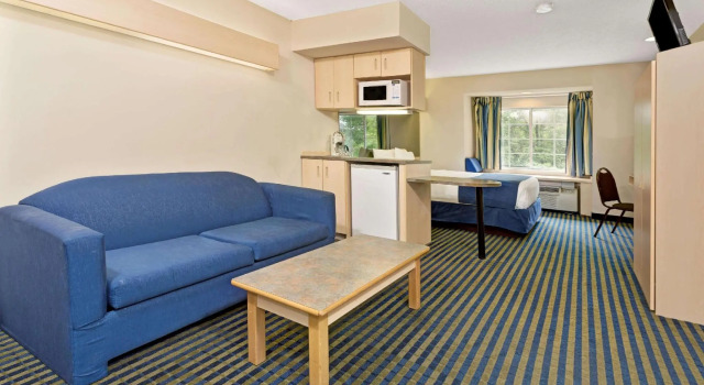 Двухместный люкс Microtel Inn & Suites by Wyndham Florence/Cincinnati Airport