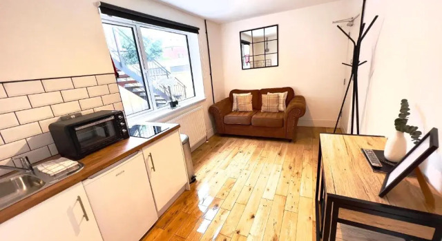 Flat 4, 10 St John's
