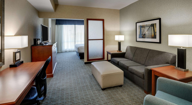Номер Deluxe Drury Inn & Suites Grand Rapids