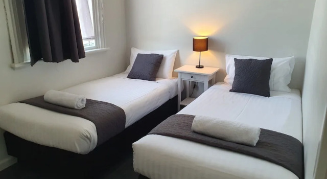 Апартаменты The Parade Hotel