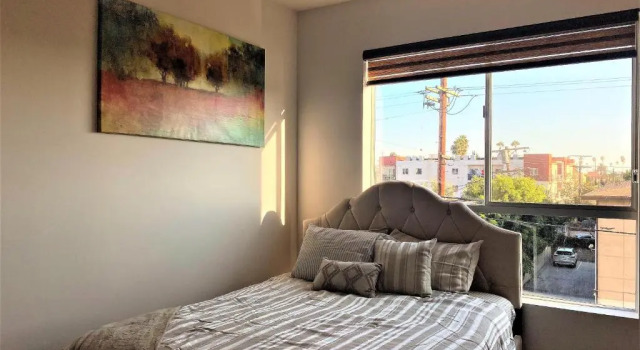 Gorgeous View 2bd 2ba Apartment in Hollywood, Забронировать Апартаменты/квартира Отели Лос-Анджелеса с парковкой, рядом с Голливуд/Вестерн, Парковка