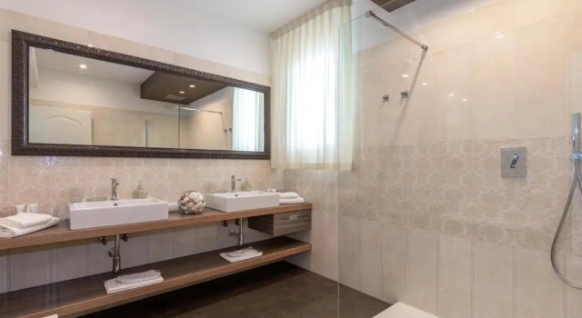 Полулюкс Hotel Carlton