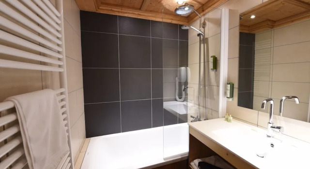 Трёхместный номер Economy Park Hotel Suisse & Spa