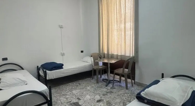 Кровать в общем номере Backpacker Naples