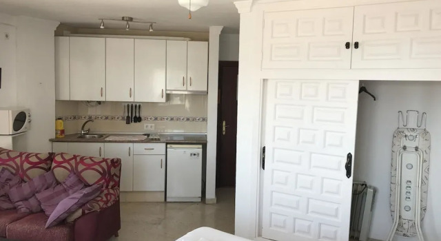 Studio in Torremolinos, With Wonderful sea View, Pool Access and Wifi, Забронировать Отель Отели Торремолинос с бассейном, рядом с Парафия Архангела Михаила, Бассейн