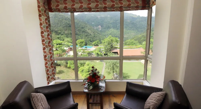 Luxury Aloha Apartments, Rezerwuj Apartament Hotele w Uttarakhand z basenem, Basen