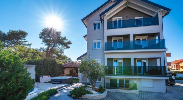 Nice Home in Zadar With Wifi and 8 Bedrooms