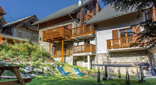 Ski Peak - Chalet Rostaing - Incredible vaulted ceiling dining room and breathtaking garden, Забронировать Шале Виллы Овернь-Рона-Альпы, Вилла