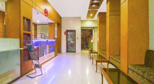 OYO 13647 Hotel Kohinoor Plaza