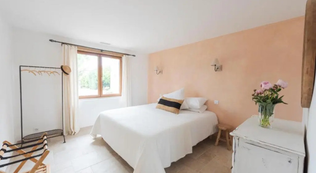 Апартаменты La Petite Ruche, 1 Bedroom Gite in the Luberon (Adults Only)