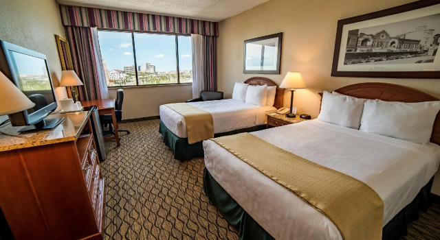 Четырёхместный номер Standard Emerald Beach Hotel