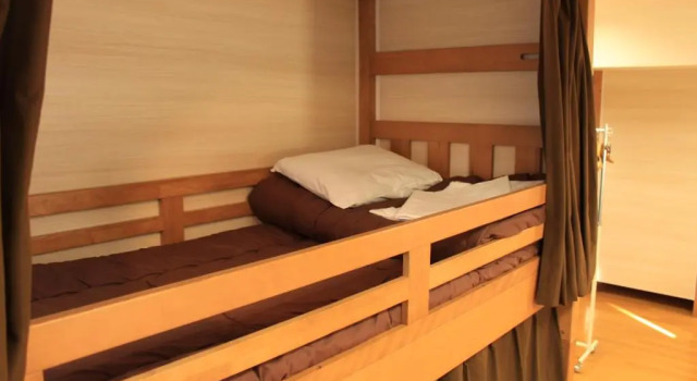 Кровать в общем номере (женский номер) T and K Hostel Kobe Sannomiya East
