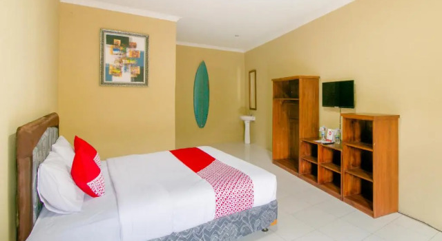 Номер Deluxe RedDoorz near Pantai Karang Hawu Pelabuhan Ratu