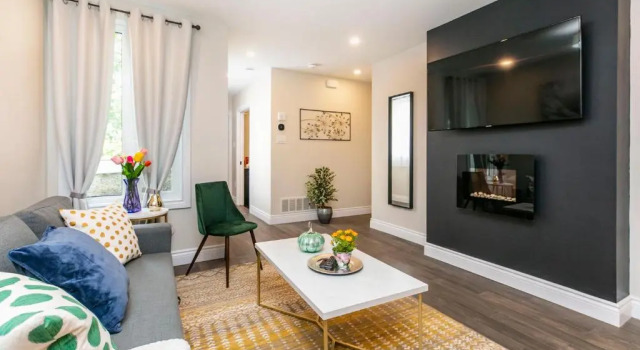 Апартаменты Luxury 1 BR With King Bed - Near Byward Market