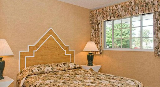 Colonel Williams Resort and Suites, Забронировать Курортный отель Лейк-Джордж Adirondack Mountains, рядом с Аутлет-центр "Лейк-Джордж Плаза"