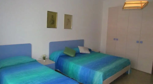 Апартаменты с 2 комнатами с балконом и с видом на город Large Apartment for up to 9 Guests
