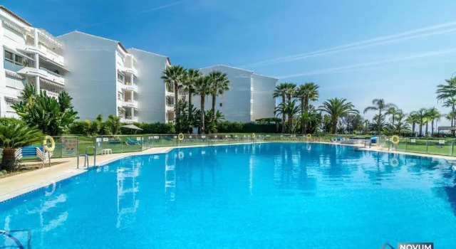 Lovely 1 BDRM Rental Unit w/ Pool in Puerto Banús, Забронировать Отель Марбелья Коста-дель-Соль, рядом с Художественный музей Ralli