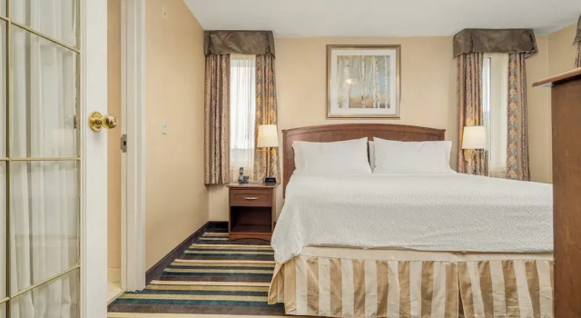 Люкс Holiday Inn Conference Centre Edmonton South by IHG