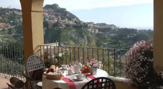 Sea View Villa Taormina, Prenota Villa Hotel a Sicilia con parcheggio, Parcheggio