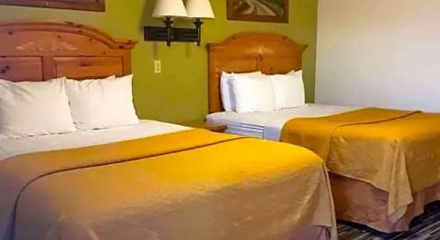 Четырёхместный номер Standard Western Motel Hardin