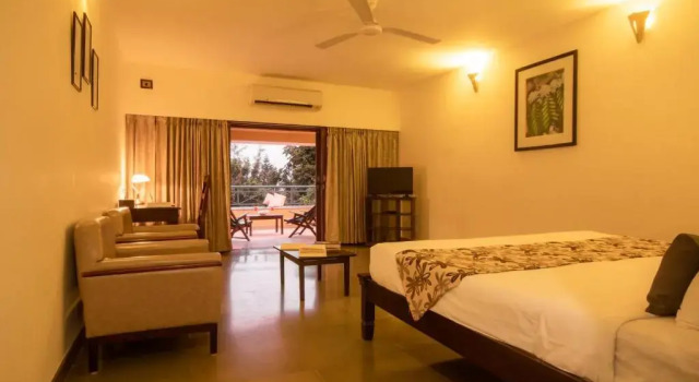 Номер Standard с балконом и с видом на поле для гольфа Amritara Ambatty Greens Resort