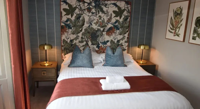 Четырёхместный семейный номер Standard Elphinstone Hotel