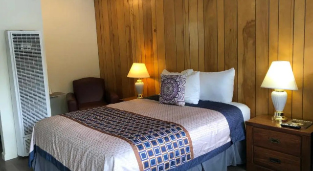 Номер Deluxe Cedar Inn & Suites