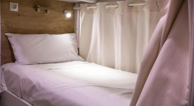 Кровать в общем номере (женский номер) 4U Hostel
