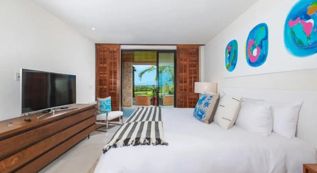 Sunny Vacation Condo 3