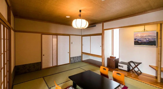 Трёхместный номер Standard с видом на горы Hakuba Onsen Ryokan Shirouma-so