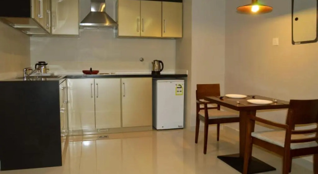 Трёхместный семейный люкс с 2 комнатами с видом на город Yara Suites