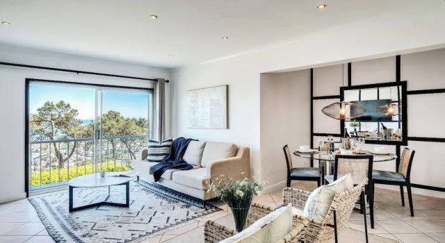 Апартаменты Chic 2bed in Camps Bay w Sea Views Bayview Rise