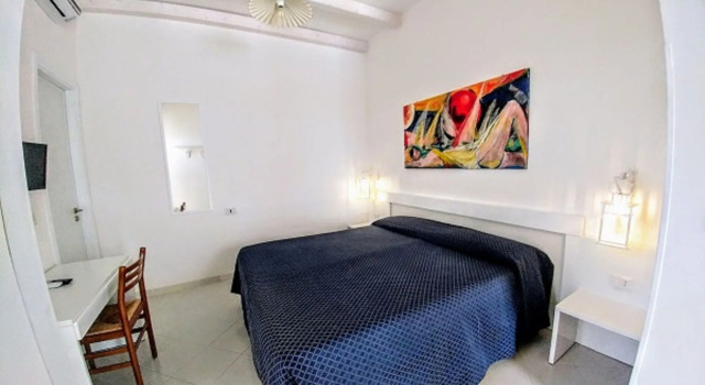 Residenza White House, Rezerwuj Bed and Breakfast Hotele w Foresta Umbra z basenem, Basen