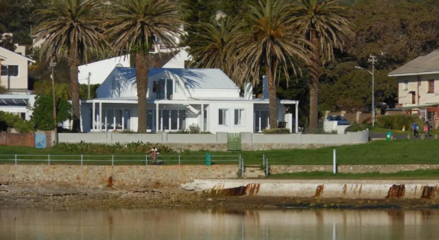Коттедж c 1 комнатой Palm Villa Cottage