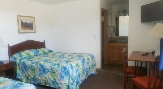 Четырёхместный номер Standard Howards Motel
