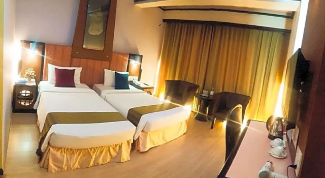 Двухместный номер Deluxe BP Grand Tower Hotel