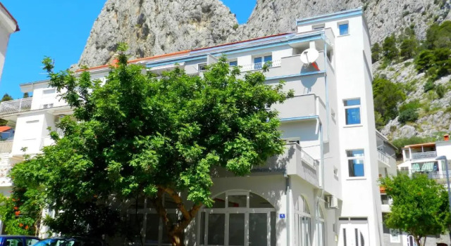 Апартаменты с балконом Apartment Ela