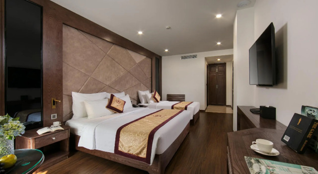 Трёхместный полулюкс Halios Hotel Halong
